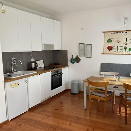 Weinberghaeusle Засбах